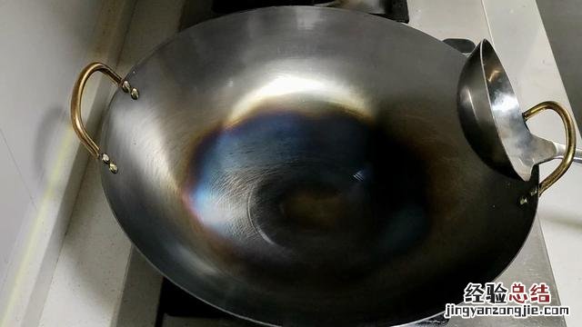 不粘铁锅正确开锅方法 新铁锅使用前如何处理不生锈不粘锅