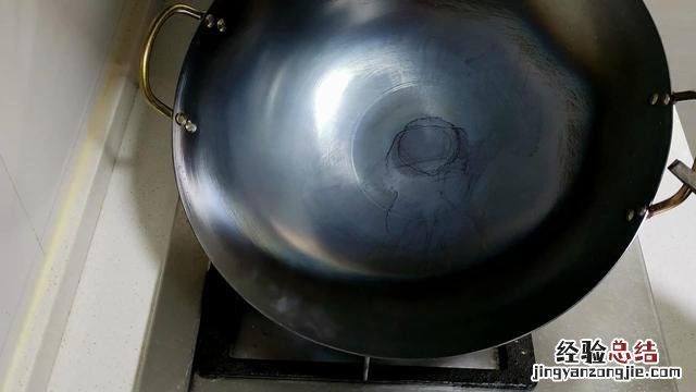 不粘铁锅正确开锅方法 新铁锅使用前如何处理不生锈不粘锅