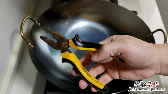 不粘铁锅正确开锅方法 新铁锅使用前如何处理不生锈不粘锅