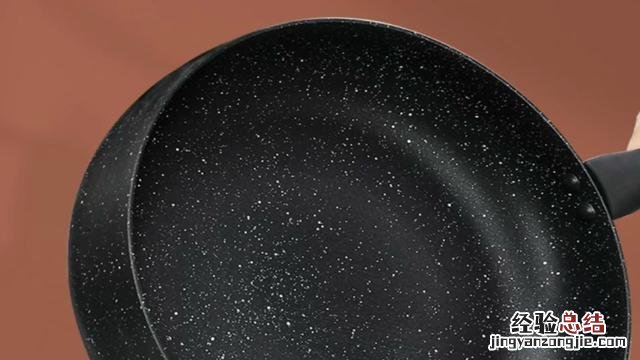 不粘铁锅正确开锅方法 新铁锅使用前如何处理不生锈不粘锅