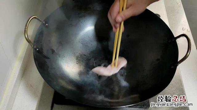 不粘铁锅正确开锅方法 新铁锅使用前如何处理不生锈不粘锅