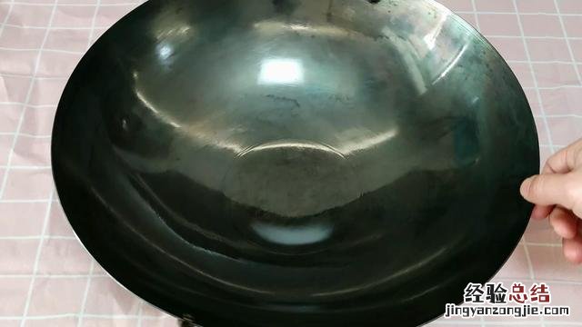 不粘铁锅正确开锅方法 新铁锅使用前如何处理不生锈不粘锅