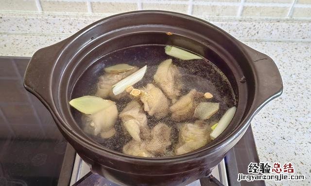 炖鸡汤时记住三不放的窍门 炖鸡汤香浓又不柴的办法