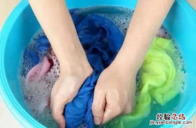 洗衣粉和洗衣液哪种便宜 洗衣粉和洗衣液区别在哪