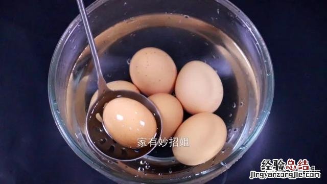 鸡蛋怎么煮才不容易炸 鸡蛋放电饭煲里怎么煮