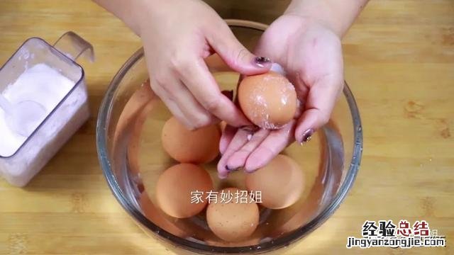 鸡蛋怎么煮才不容易炸 鸡蛋放电饭煲里怎么煮