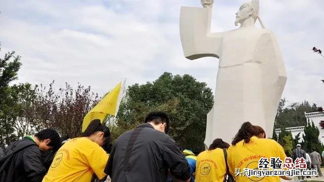 李白为什么写月下独酌这首诗 李白的月下独酌表达什么