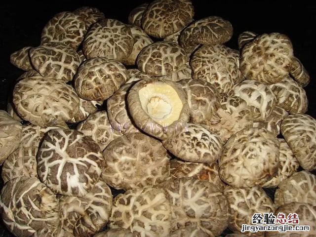 炖鸡汤放些什么东西最合适 炖鸡汤最好放什么料汤鲜