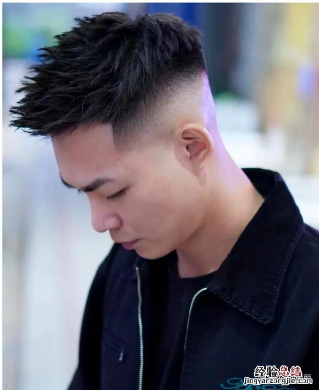 今年流行的男士发型怎么剪好看 男生头发怎么立体有型