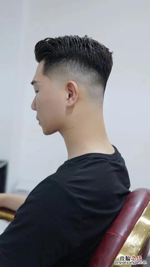 今年流行的男士发型怎么剪好看 男生头发怎么立体有型