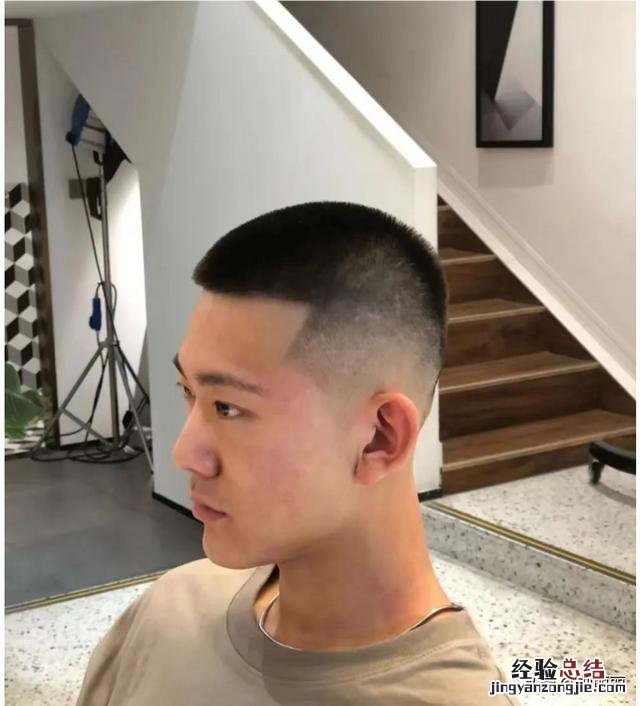 今年流行的男士发型怎么剪好看 男生头发怎么立体有型