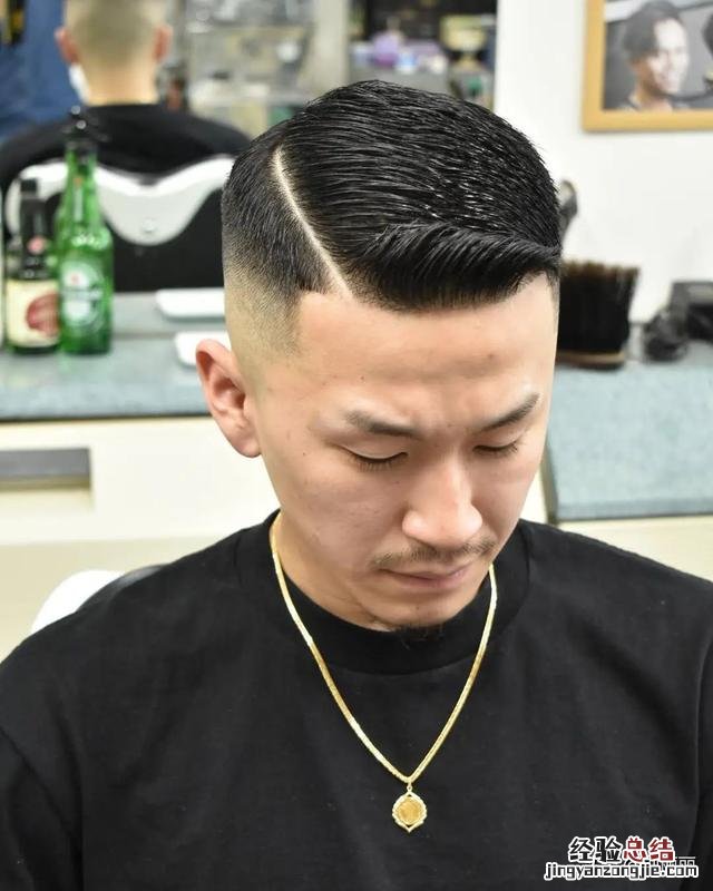 今年流行的男士发型怎么剪好看 男生头发怎么立体有型