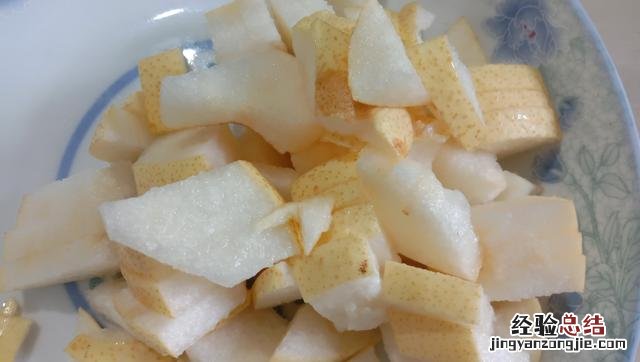 梨子止咳最佳的做法 梨子熬水止咳化痰的做法