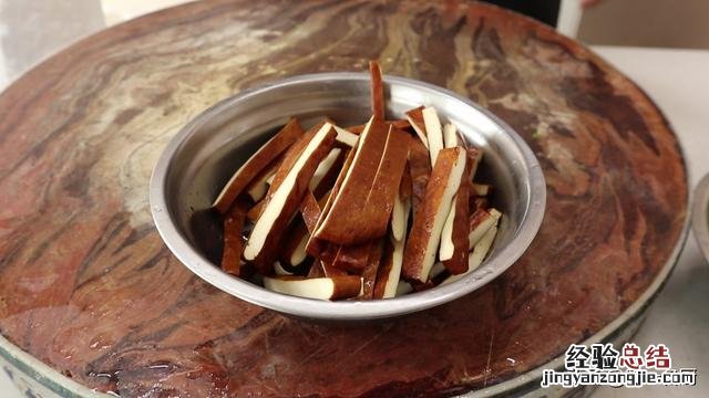 芹菜清脆爽口香干软嫩入味 芹菜炒香干怎么做