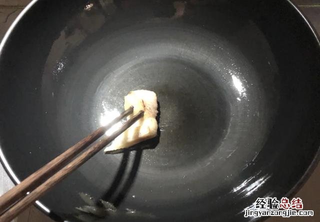 教你一招让铁锅秒变不粘锅 铁锅开锅的正确方法
