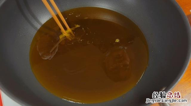 教你一招让铁锅秒变不粘锅 铁锅开锅的正确方法