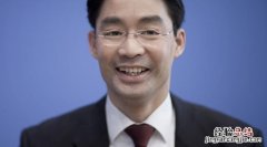 pr怎么调字体颜色