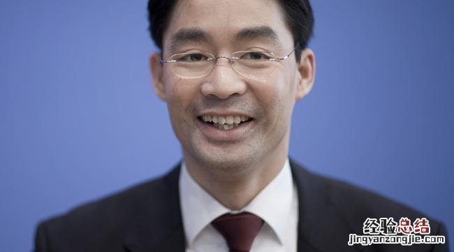 pr怎么调字体颜色