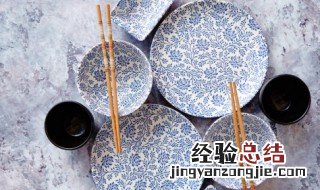 消毒柜消毒完的碗可以直接用吗 消毒柜正在消毒的碗可以拿出来用吗