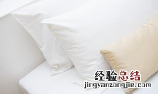 为什么酒店的床尾要放一块布 住酒店床尾都有一条布是干嘛用的?