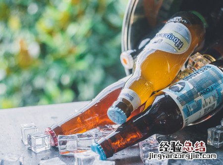 为什么啤酒一打开就有很多泡沫