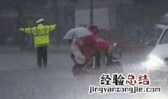 打雷下大雨句子怎么写 打雷下大雨句子