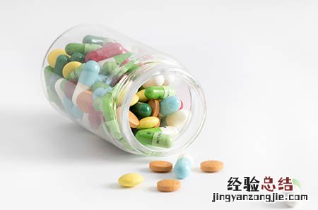 【长颈鹿的脖子为什么那么长的科学故事】为什么长颈鹿的脖子特别长