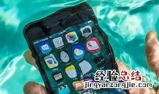 手机掉水里摄像头有雾气 怎么清除