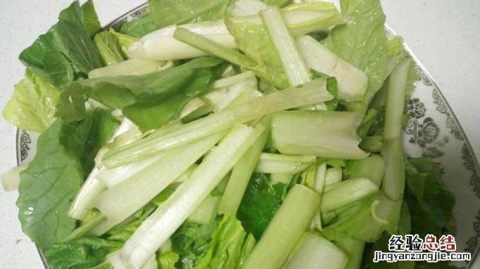 小白菜炒土豆片的家常做法