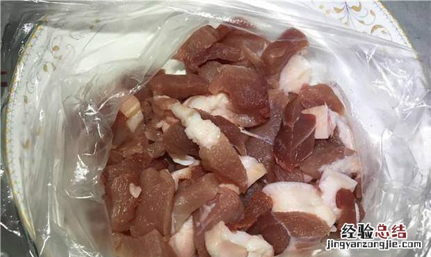 豌豆炒五花肉的家常做法