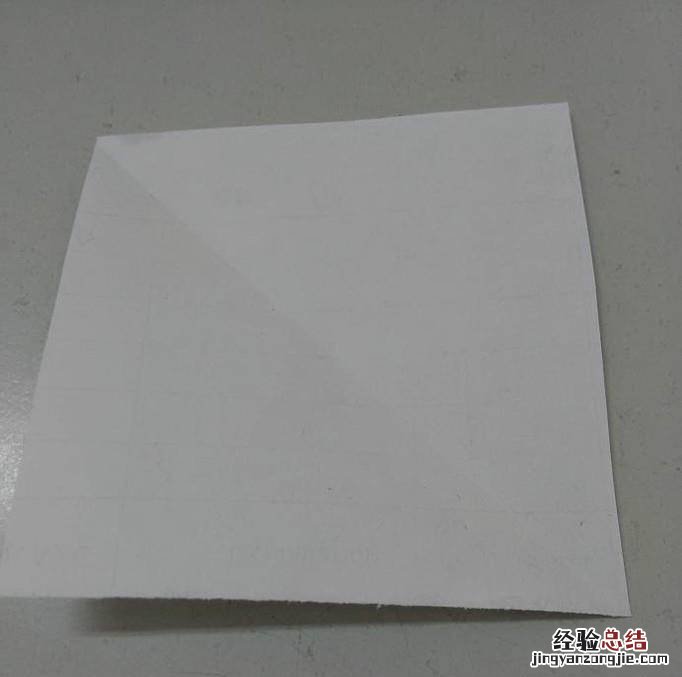 如何用纸来折小椅子