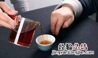 倒茶的时候为什么要敲几下桌子 倒茶的时候为什么要敲几下桌子才能倒