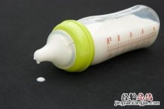 奶粉起泡泡是什么原因 奶粉起泡泡是怎么回事