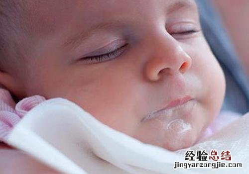 宝宝吐奶为什么有白色粉状颗粒 宝宝吐奶为什么有白色粉状颗粒的东西