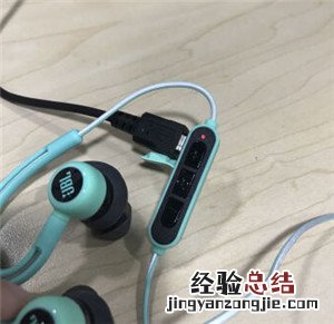 JBL Reflect Contour耳机指示灯灯光含义