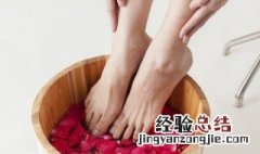 热水泡脚可以加盐吗 热水泡脚可以加盐吗女性