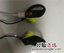 JBL Endurance Sprint耳机怎么充电