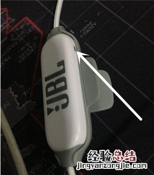JBL E25BT耳机怎么看指示灯