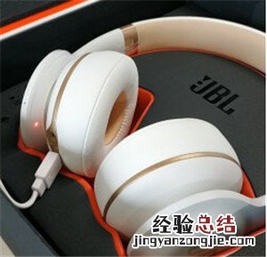 JBL V300NXT耳机怎么充电