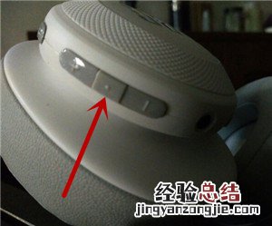 JBL E55BT耳机怎么控制手机通话