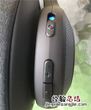 JBL E65BTNC耳机怎么检查电量