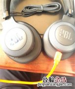 JBL E65BTNC耳机怎么充电