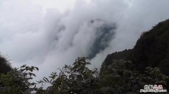 无雨半山腰是什么天气