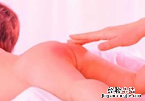 新生儿屁股上起红点点怎么回事 新生儿屁屁发红及有红点怎么办