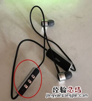 AKG K374BT耳机控制手机通话指南