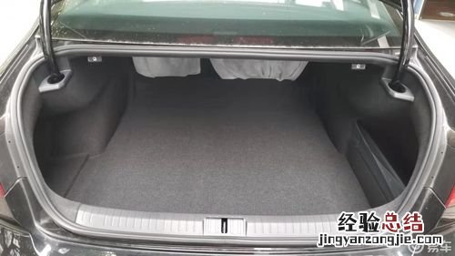 帕萨特后备箱开关在哪里