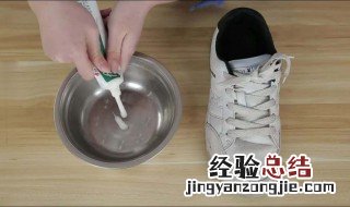 洗小白布鞋方法 五种清洗小白鞋的方法