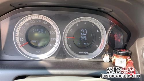 沃尔沃xc60铭牌在哪里