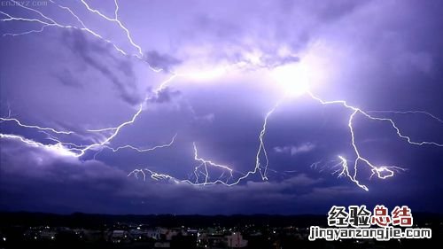 什么的雷声形容词