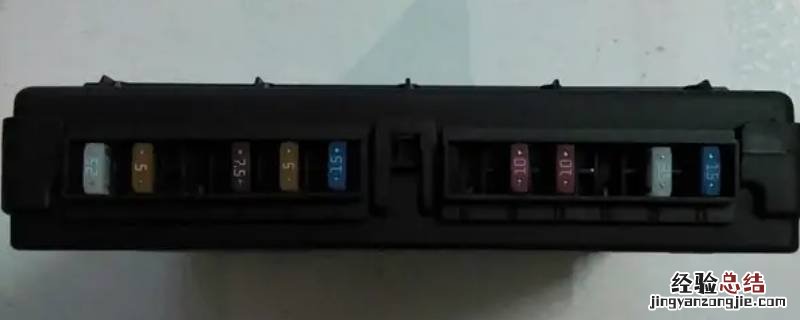 比亚迪e5保险丝在哪里